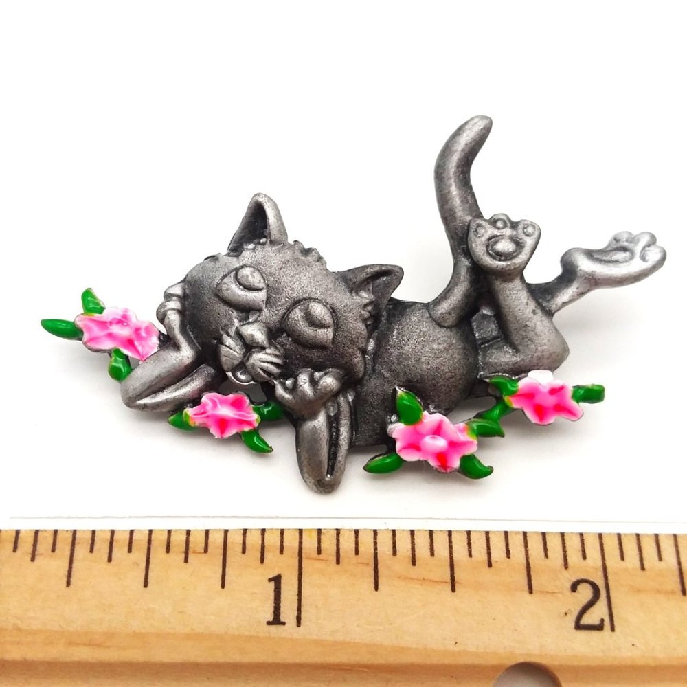 Cat Brooch Pewter Fun Whimsical Pin Stylish Kitty Pink Flowers Pet Love Fashion - Picture 4 of 4